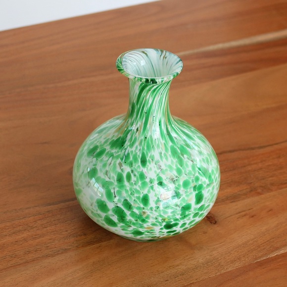 Vintage Art Glass Vase Hand Blown Green and White Spotted Confetti - Picture 7 of 8